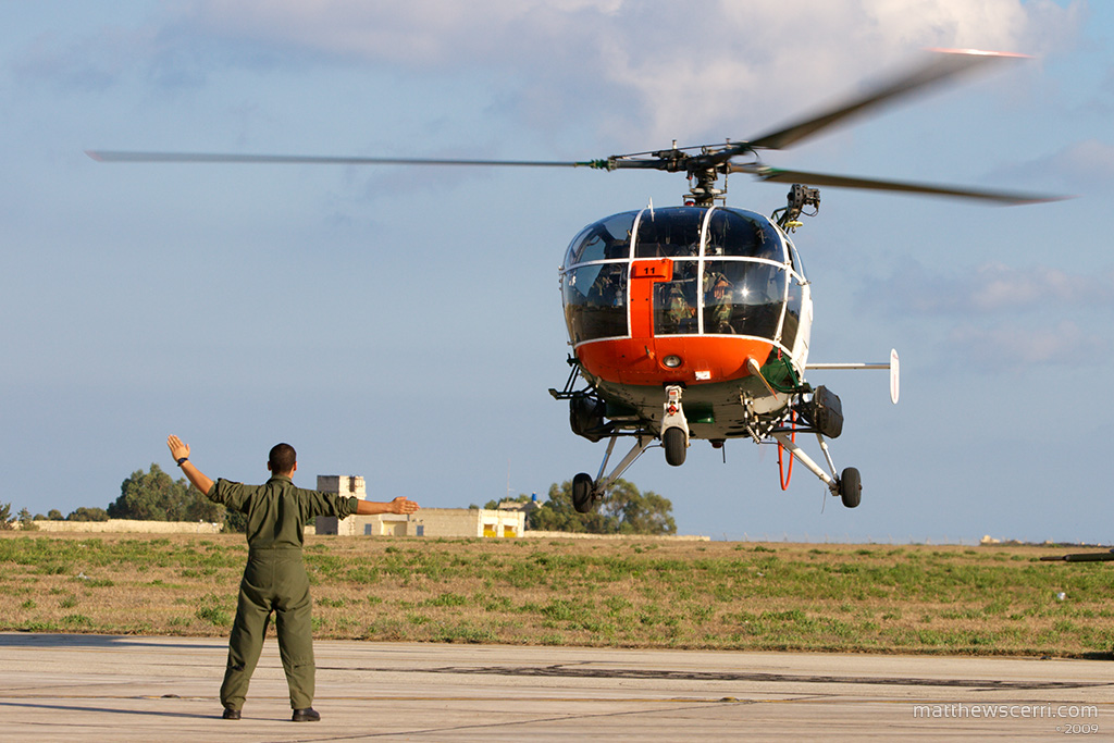 IMAGE: http://www.matthewscerri.com/gallery/MaltaAirshow2009/IMG_8536.jpg