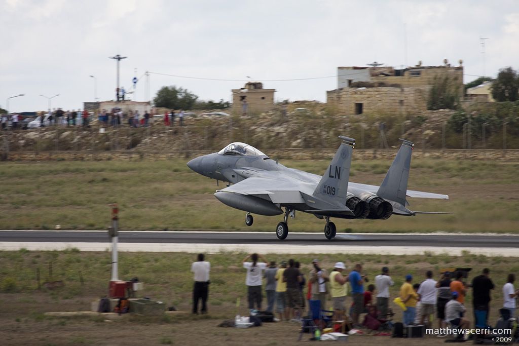 IMAGE: http://www.matthewscerri.com/gallery/MaltaAirshow2009/_MG_0199.jpg