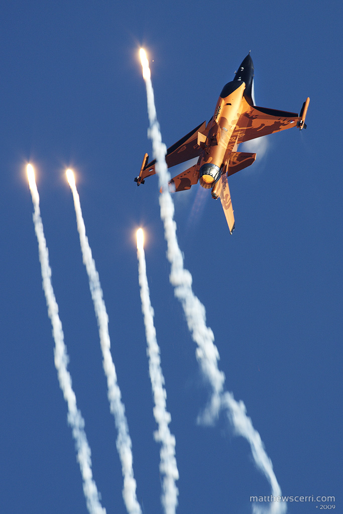 IMAGE: http://www.matthewscerri.com/gallery/MaltaAirshow2009/_MG_1218.jpg