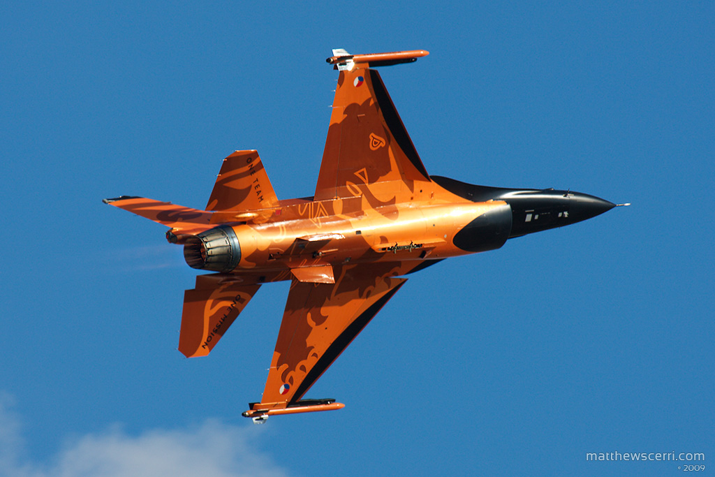IMAGE: http://www.matthewscerri.com/gallery/MaltaAirshow2009/_MG_1331.jpg